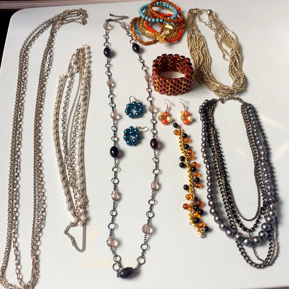 đź’ĄBOGOđź’Ą Lot of Costume Jewelry Preloved - Picture 1 of 13